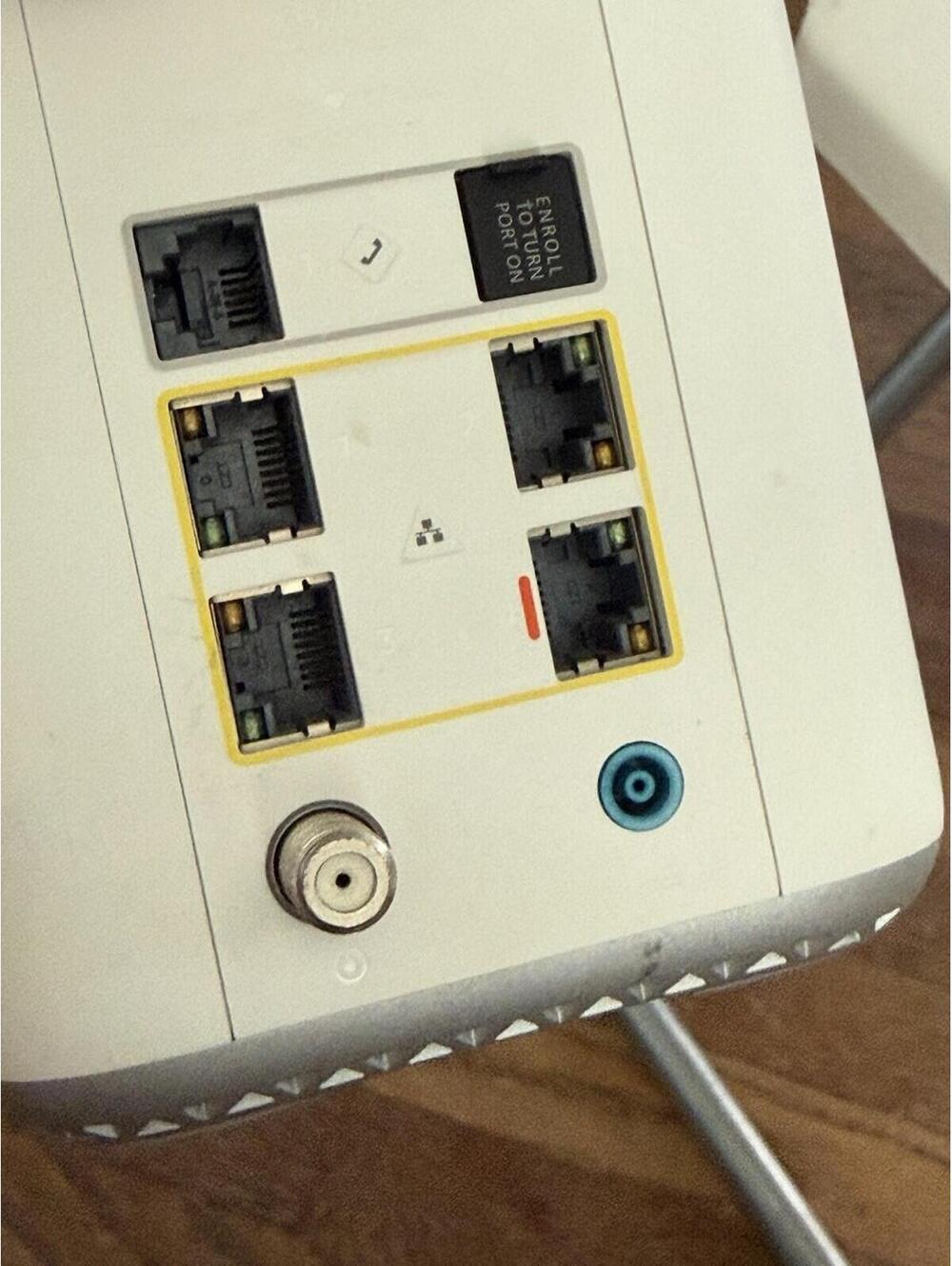 Comcast Xfinity XB7-CM GIGABIT Modem WiFi Router /no Power Cord , ( Untested) - Picture 4 of 5